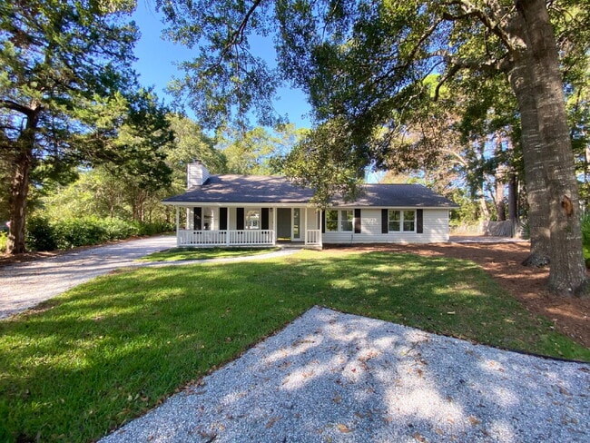 Building Photo - Completely Remodeled Ranch Style Home in t...