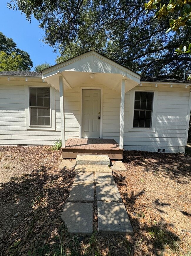Building Photo - Renovated 3/1 House in North Rome- $1,195
