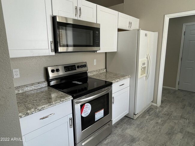 Building Photo - 710 W Cheyenne Dr