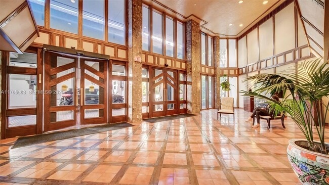 Building Photo - 520 Brickell Key Dr