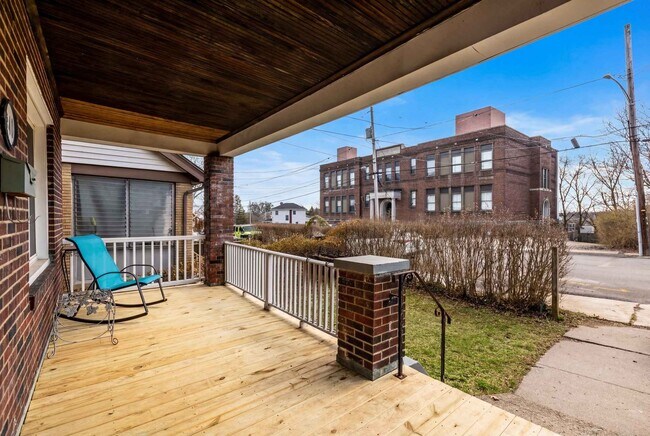 Building Photo - 240 Ridgewood Ave