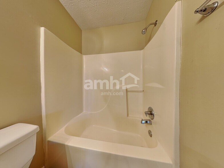 Building Photo - 12111 Pepperwood Dr