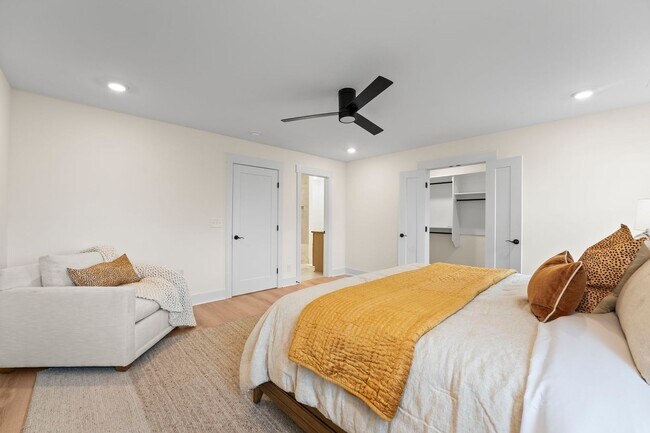 Building Photo - LUXURY Townhome in Winchester....