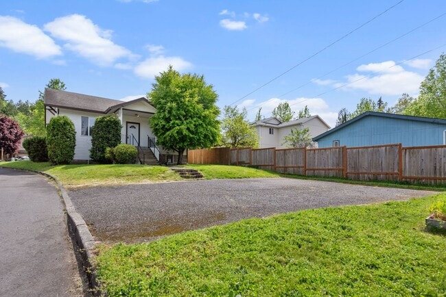 Building Photo - 3 BR Home near Springwater Trail and Powel...