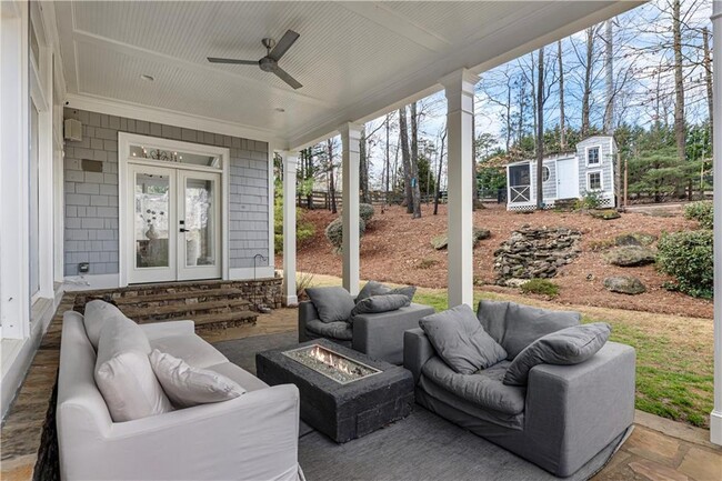 Building Photo - 215 6 Hills Ln