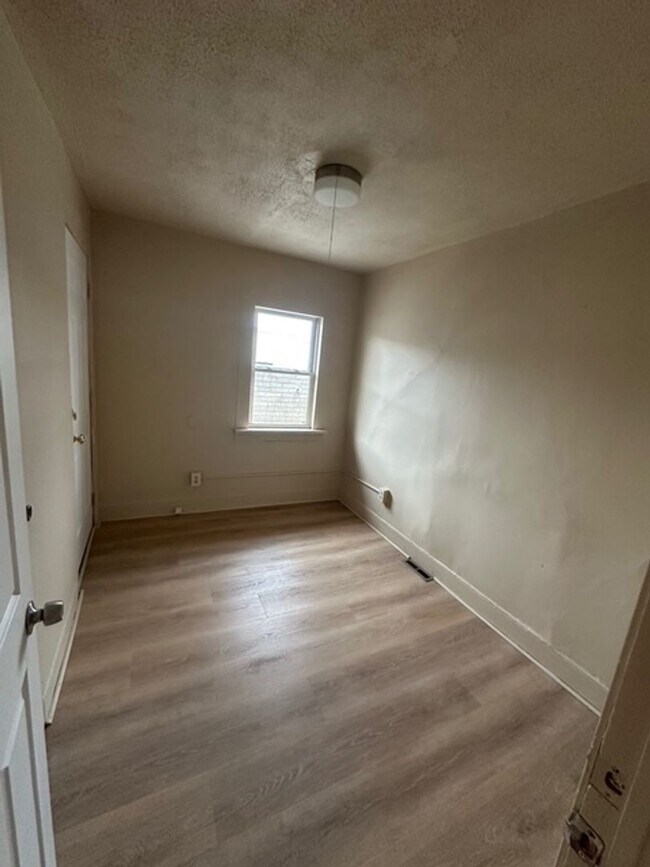 Building Photo - 621 Joseph Ave