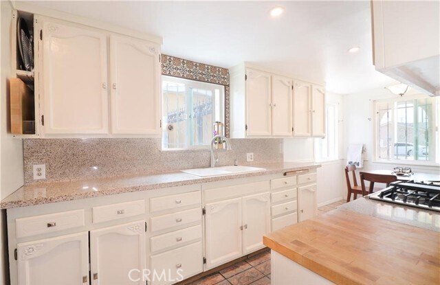 Building Photo - 15726 Cameo Ave