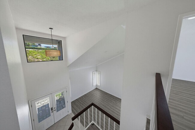 Building Photo - GORGEOUS VIEWS of Anahiem Hills