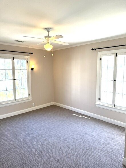 Building Photo - 2141 Beachwood Ter