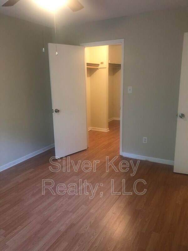 Building Photo - 311 Sunset Dr