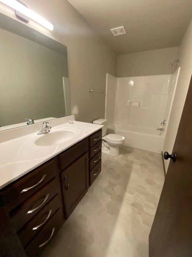 Building Photo - Beautiful home located in fast-growing Horace, ND.