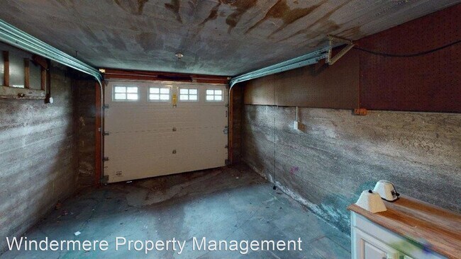 Building Photo - 3 br, 1.5 bath House - 217 Howard Street