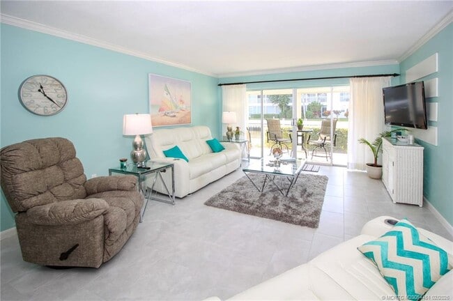 Building Photo - 1858 SW Palm City Rd