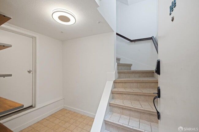 Building Photo - 144 Langton St