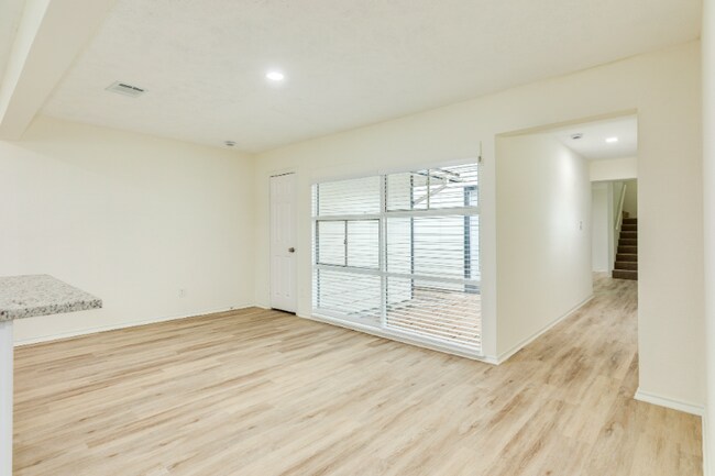 Building Photo - 408 Gardenia St