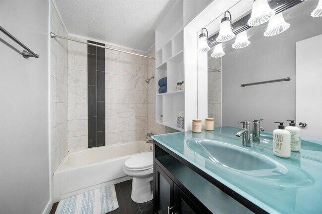 Building Photo - 7409 Shadow Hill Dr