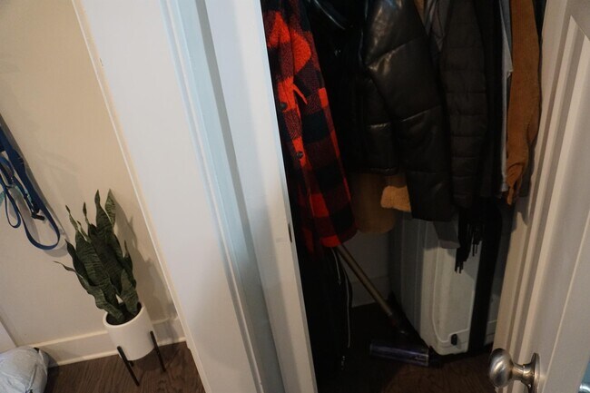 Building Photo - 509 Rosedale Ave E