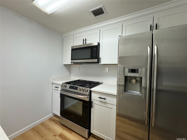 Building Photo - 91 Glen Hollow Dr