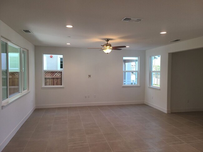 Building Photo - Stunning 4 Bedroom, 3 Bath Mountain house Home W/ Solar