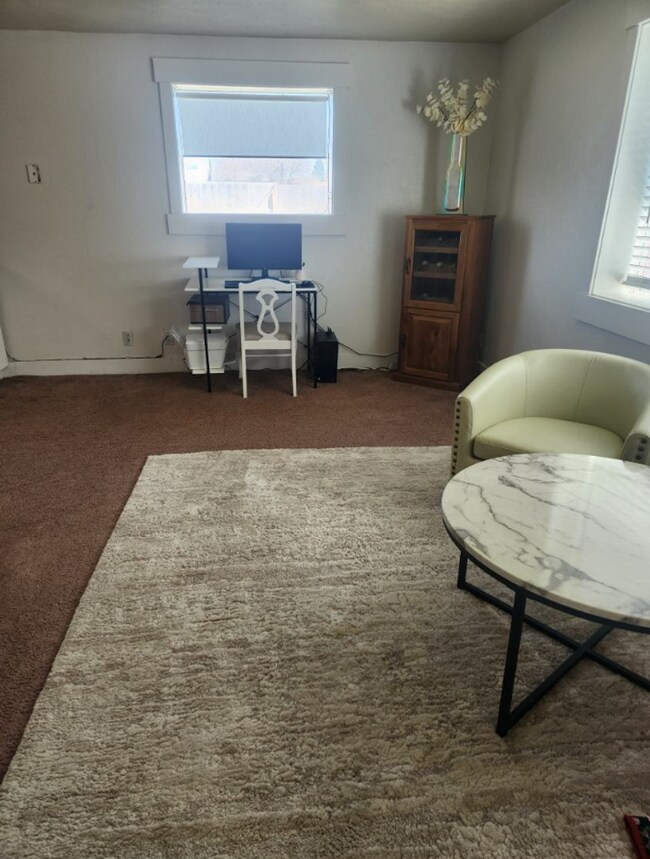 Building Photo - L7ER