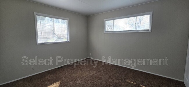 Building Photo - 536 Royalton Dr