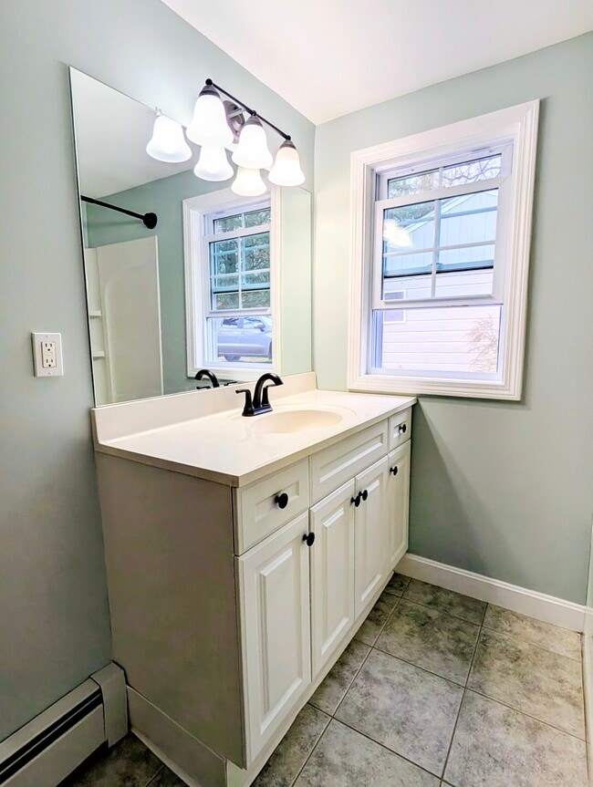 Building Photo - 2529 Main St