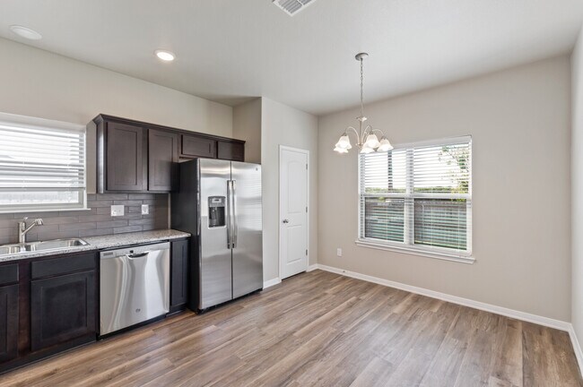 Building Photo - 604 Parkfield Ln