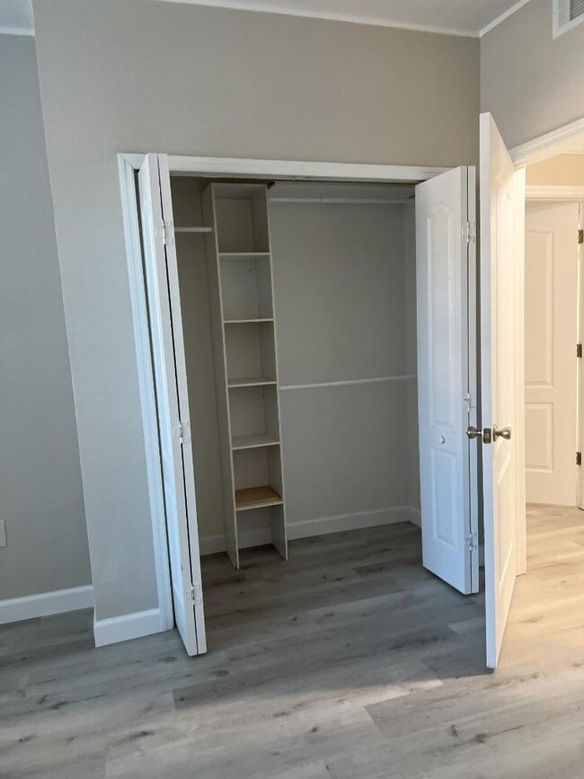 Building Photo - 4156 Central Sarasota Pkwy