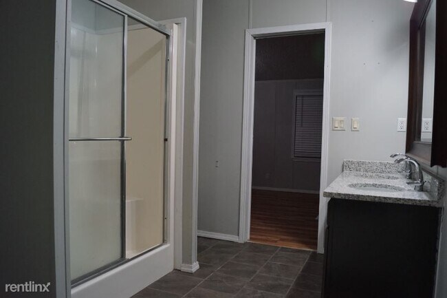 Building Photo - 4 br, 2.5 bath House - 1234 90 HIghway