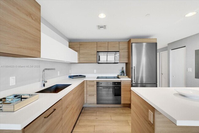 Building Photo - 16385 Biscayne Blvd