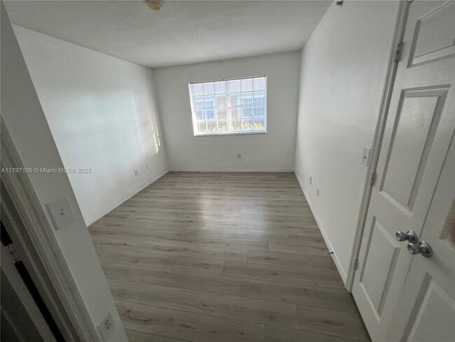 Building Photo - 101 SW 117th Ave