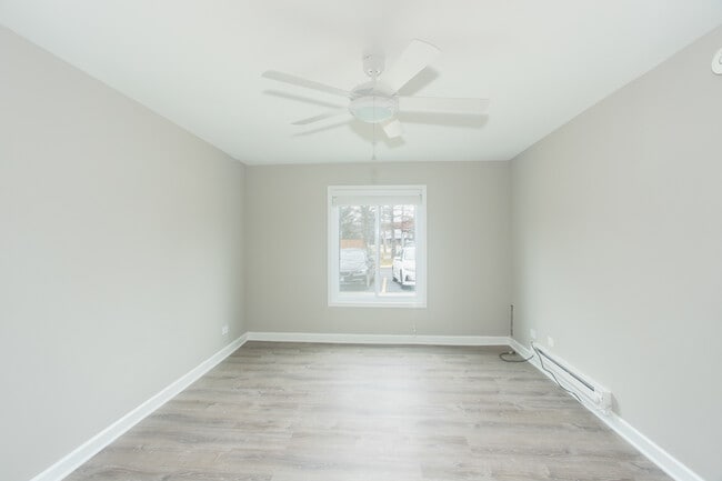 Building Photo - 4400 W Lake Ave