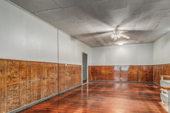 Building Photo - 912 E 31st St