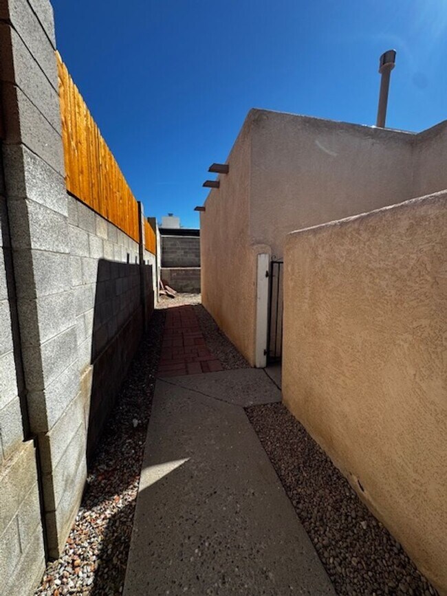 Building Photo - 12244 Menaul Blvd NE