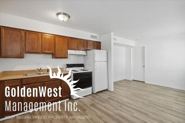 Building Photo - Single Level Spacious 2Bdm 1Ba Apartment i...