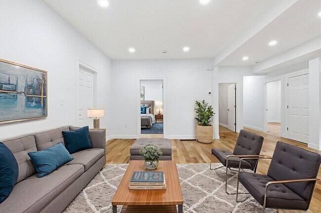 Building Photo - 438 Talbot Ave