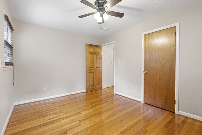 Building Photo - 555 N Leak St