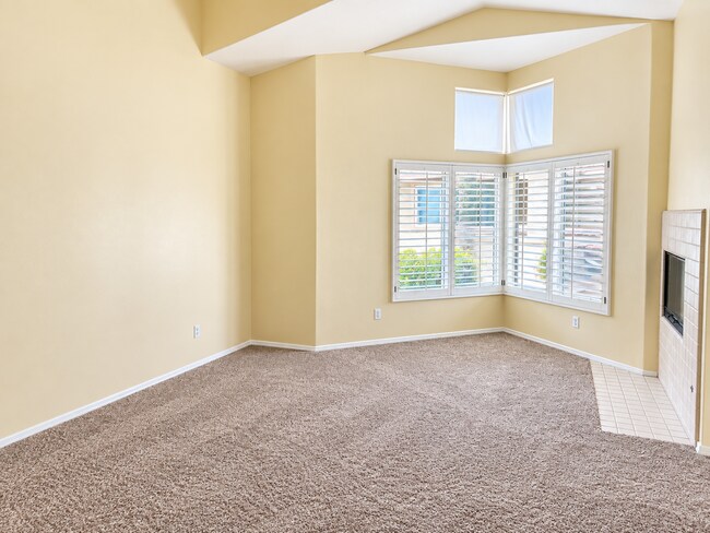 Building Photo - 935 S Flintridge Way
