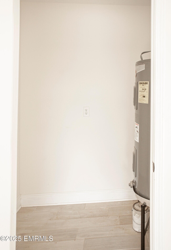 Building Photo - 6821 10th Ave