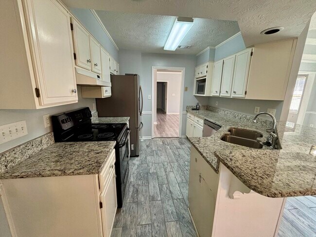 Building Photo - 666 Wellington Dr