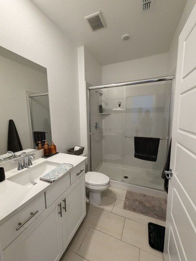 Building Photo - Beautiful and Spacious 4BR 3BA Home in Roseville