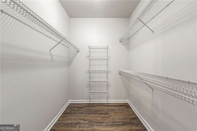 Building Photo - 2400 Cumberland Pkwy SE