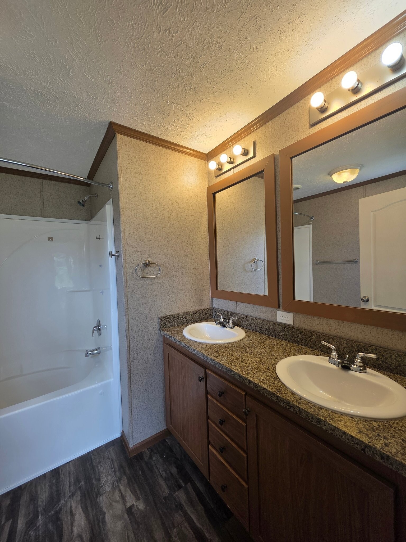 Building Photo - 429 Laurel Leah