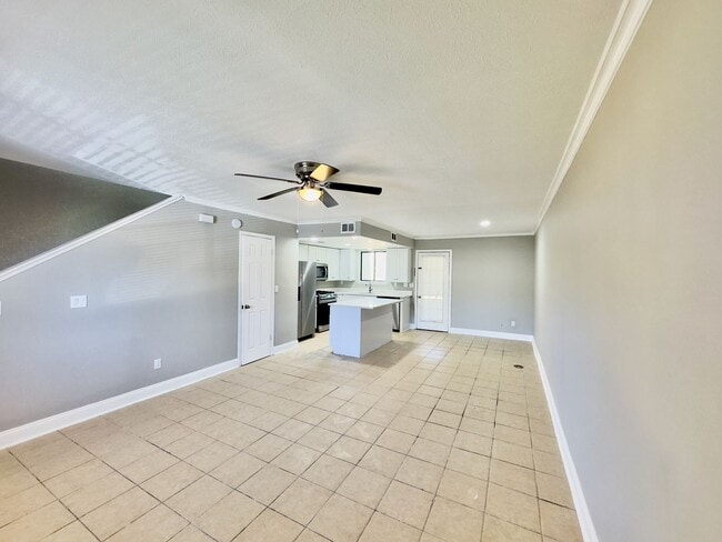 Building Photo - ! Beautiful 2BA/1.5BR Townhome in Gulf Highlands!