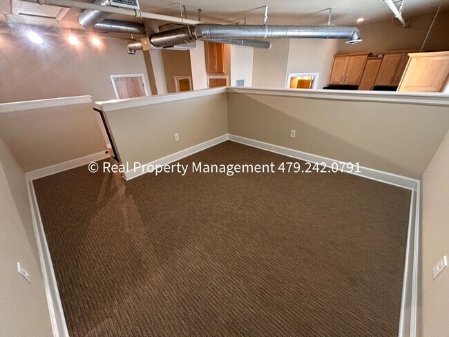 Building Photo - $850 MOVE-IN SPECIAL (does not include app...
