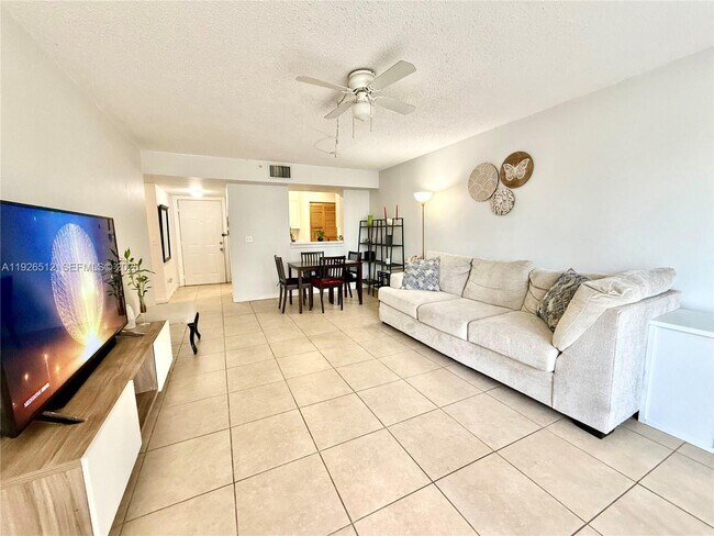 Building Photo - 1341 SE 3rd Ave