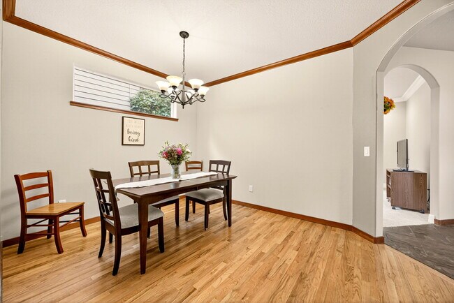 Building Photo - 1719 Lithia Way