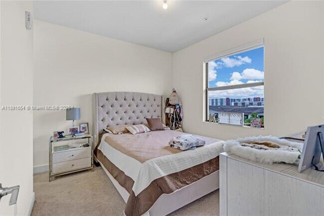 Building Photo - 8045 NW 104th Ave