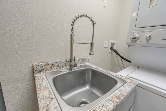 Building Photo - Private Walkout Basement Unit Overlooking ...