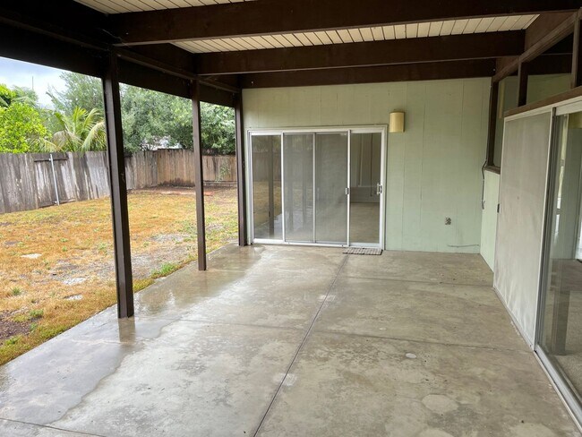 Building Photo - Three Bedroom Turnpike Home/Foothill Schoo...